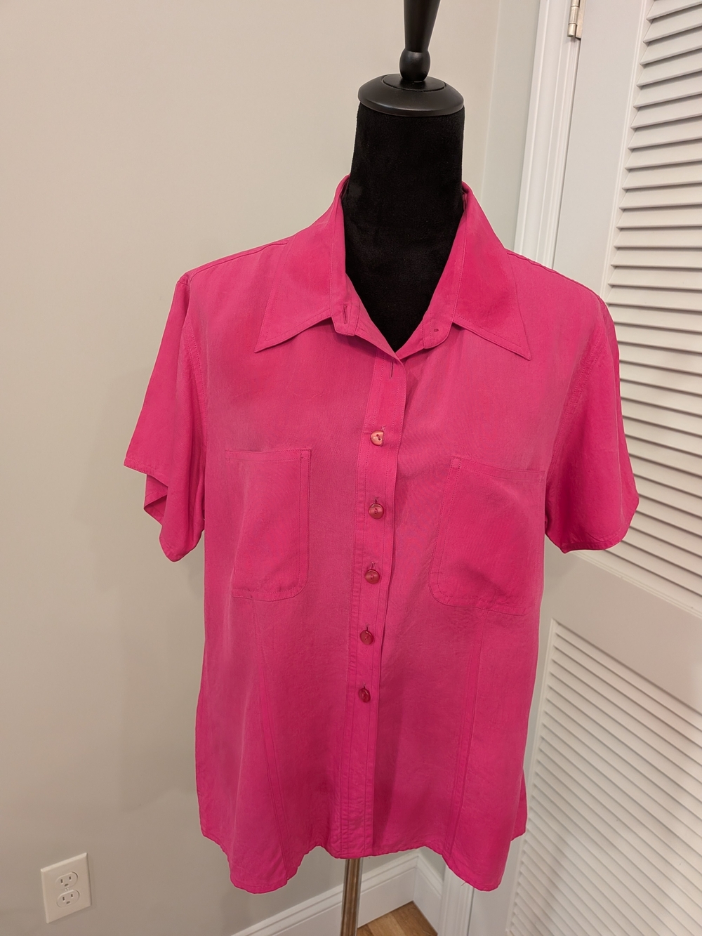 Classic Women's Button-Front Short Sleeve Blouse 100% Silk - Hot Pink Size L